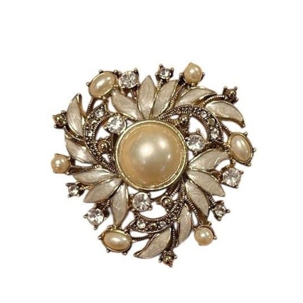 Vintage Signed Monet White Enamel Pearl Rhinestone‎ Wreath Brooch Gold Tone